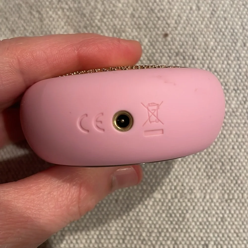 Foreo - Picture 2 of 4